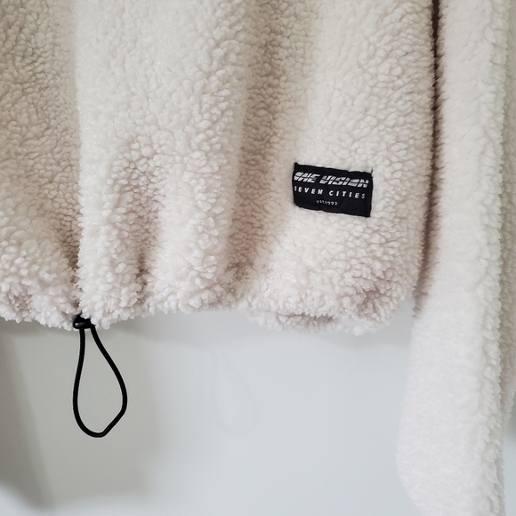 H&M White Teddy Sherpa Pullover Drawstring Quarter zip Swea… - Picture 9 of 11